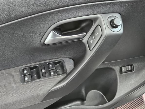Volkswagen Polo V Рестайлинг с пробегом 2019 года, цена 1 265 000 рублей, 62200 км, седан, Автокод Объявления