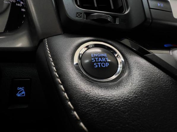 Toyota RAV4 IV (XA40) Рестайлинг с пробегом 2019 года, цена 2 740 000 рублей, 94654 км, внедорожник, Автокод Объявления