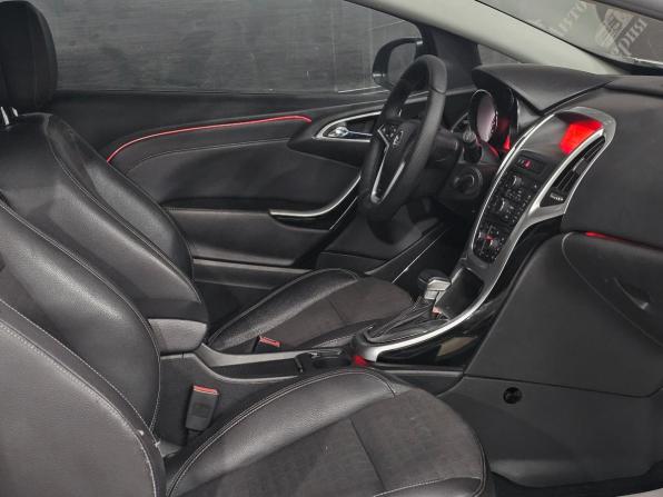 Opel Astra J Рестайлинг с пробегом 2013 года, цена 895 000 рублей, 170949 км, хэтчбек, Автокод Объявления