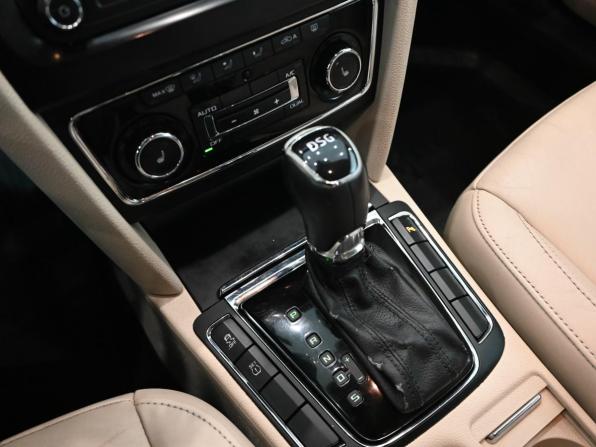 Skoda Superb II Рестайлинг с пробегом 2014 года, цена 1 000 000 рублей, 297873 км, лифтбек, Автокод Объявления