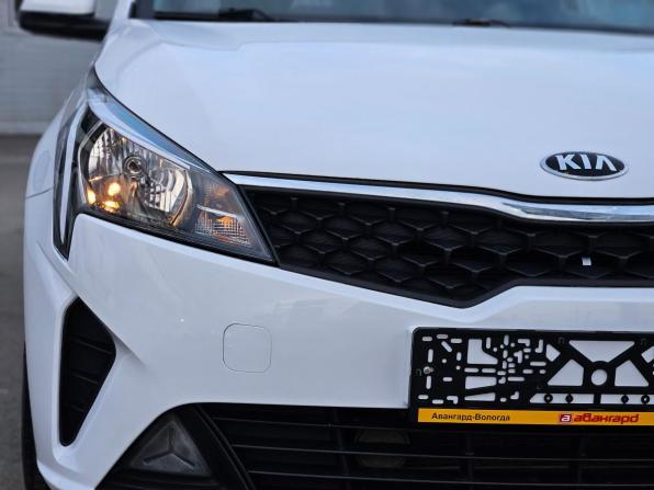 Kia Rio IV Рестайлинг с пробегом 2021 года, цена 1 369 000 рублей, 90000 км, седан, Автокод Объявления