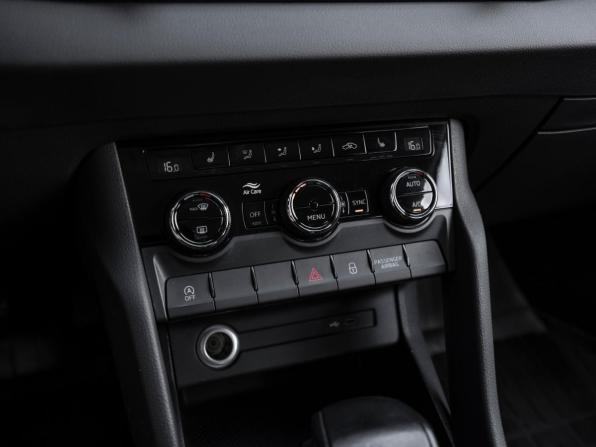 Skoda Karoq I с пробегом 2020 года, цена 2 095 000 рублей, 102110 км, внедорожник, Автокод Объявления