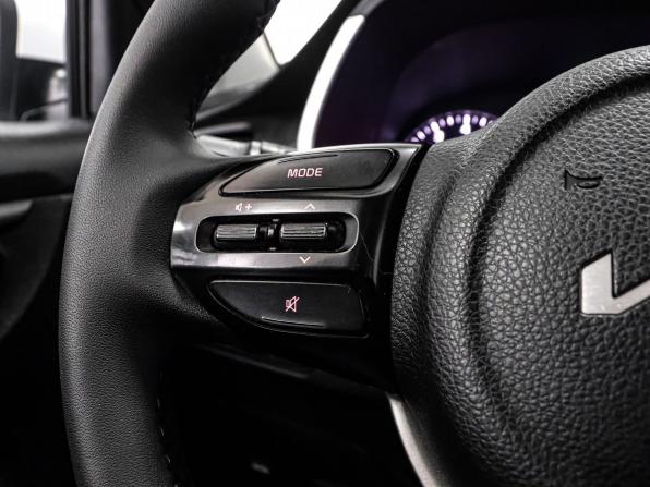 Kia Rio IV Рестайлинг с пробегом 2021 года, цена 1 349 000 рублей, 89641 км, седан, Автокод Объявления