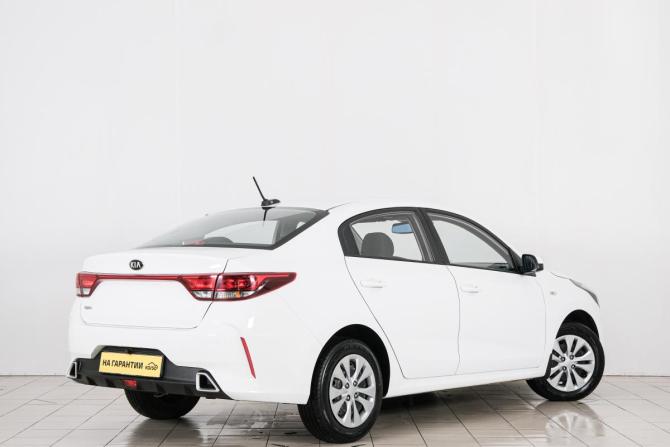 Kia Rio IV Рестайлинг с пробегом 2021 года, цена 1 699 000 рублей, 70000 км, седан, Автокод Объявления