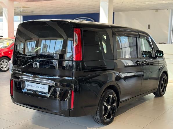 Honda Stepwgn V Рестайлинг с пробегом 2018 года, цена 1 789 000 рублей, 177270 км, минивэн, Автокод Объявления