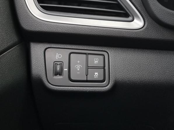 Hyundai Solaris II с пробегом 2017 года, цена 1 029 000 рублей, 150367 км, седан, Автокод Объявления