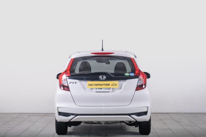 Honda Fit III Рестайлинг с пробегом 2018 года, цена 1 429 000 рублей, 34000 км, хэтчбек, Автокод Объявления
