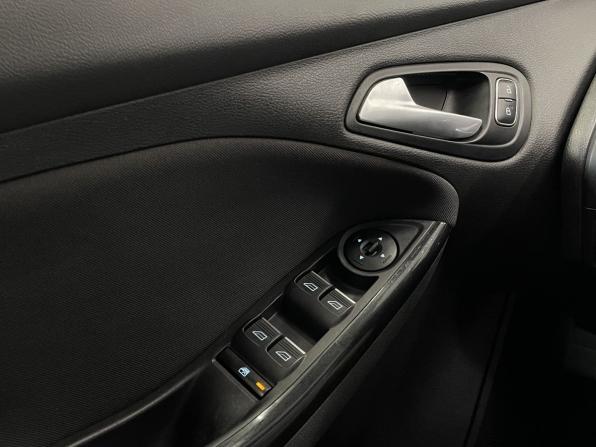 Ford Focus III Рестайлинг с пробегом 2017 года, цена 1 049 000 рублей, 146513 км, хэтчбек, Автокод Объявления