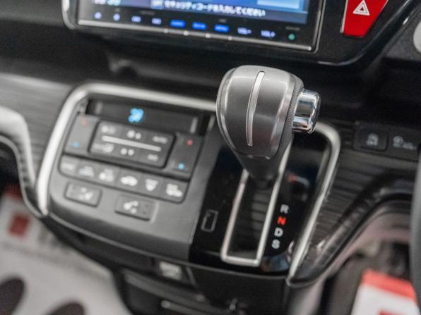 Honda Stepwgn V с пробегом 2017 года, цена 2 100 000 рублей, 53857 км, минивэн, Автокод Объявления