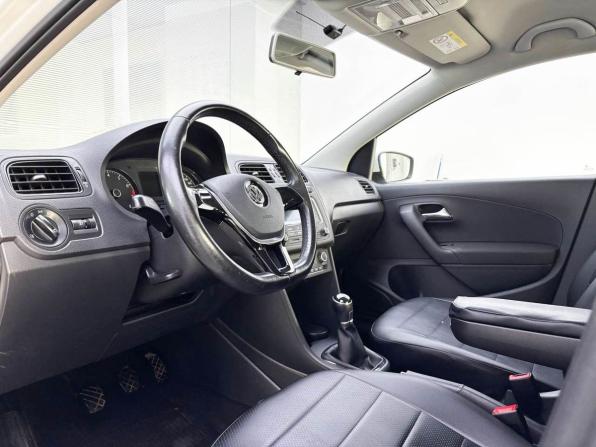 Volkswagen Polo V Рестайлинг с пробегом 2018 года, цена 1 290 000 рублей, 103550 км, седан, Автокод Объявления