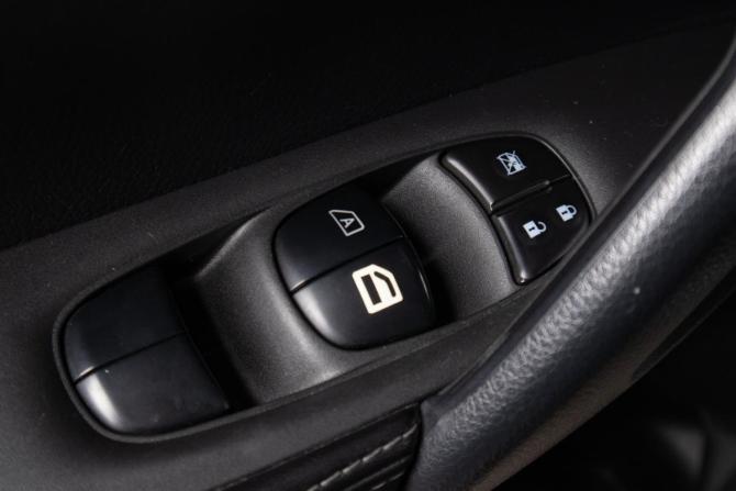 Nissan Rogue Sport I Рестайлинг с пробегом 2021 года, цена 2 209 000 рублей, 52214 км, внедорожник, Автокод Объявления