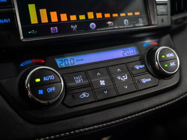 Toyota RAV4 IV (XA40) Рестайлинг с пробегом 2017 года, цена 2 544 000 рублей, 174269 км, внедорожник, Автокод Объявления