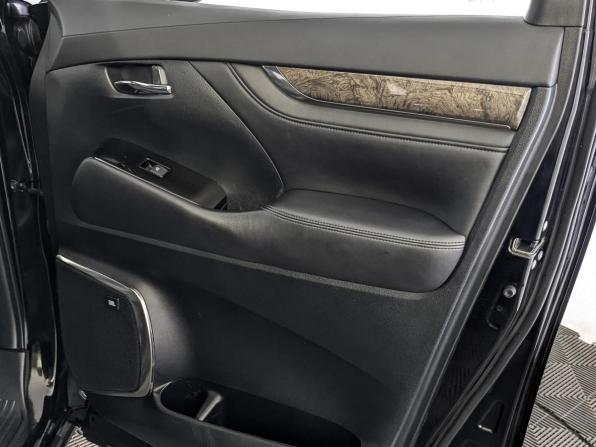 Toyota Alphard III Рестайлинг с пробегом 2018 года, цена 5 300 000 рублей, 70043 км, минивэн, Автокод Объявления