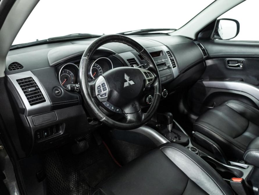 Mitsubishi Outlander II Рестайлинг Санкт-Петербург  - изображение 11