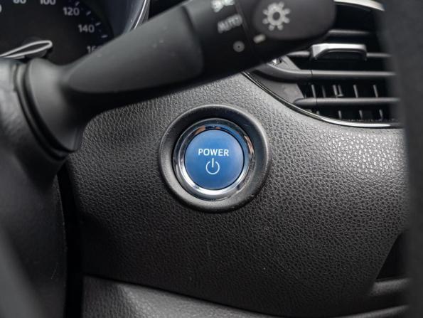 Toyota C-HR I с пробегом 2018 года, цена 2 130 000 рублей, 133812 км, внедорожник, Автокод Объявления