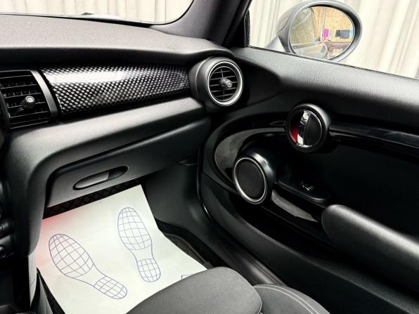Mini Hatch III (F55/F56) с пробегом 2015 года, цена 2 069 000 рублей, 180000 км, хэтчбек, Автокод Объявления