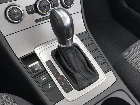 Volkswagen Passat B7 с пробегом 2014 года, цена 1 349 000 рублей, 194368 км, универсал, Автокод Объявления