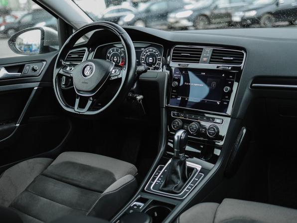 Volkswagen Golf VII Рестайлинг с пробегом 2018 года, цена 1 949 000 рублей, 133146 км, хэтчбек, Автокод Объявления