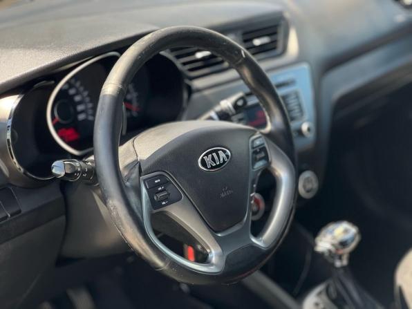 Kia Rio III Рестайлинг с пробегом 2016 года, цена 949 000 рублей, 210600 км, седан, Автокод Объявления