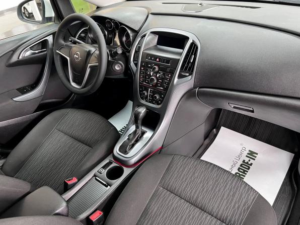 Opel Astra J Рестайлинг с пробегом 2013 года, цена 895 000 рублей, 194828 км, седан, Автокод Объявления