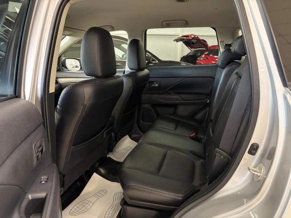 Mitsubishi Outlander III Рестайлинг 2 с пробегом 2015 года, цена 1 369 000 рублей, 110545 км, внедорожник, Автокод Объявления