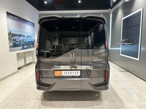 Honda Stepwgn V с пробегом 2016 года, цена 1 750 000 рублей, 201000 км, минивэн, Автокод Объявления