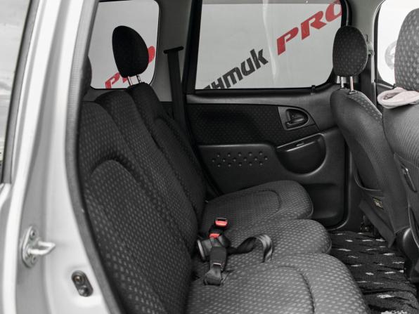 Toyota FunCargo с пробегом 2004 года, цена 395 000 рублей, 193609 км, минивэн, Автокод Объявления
