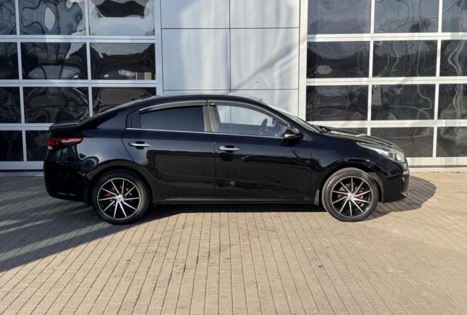 Kia Rio III Рестайлинг с пробегом 2017 года, цена 1 080 000 рублей, 152359 км, седан, Автокод Объявления