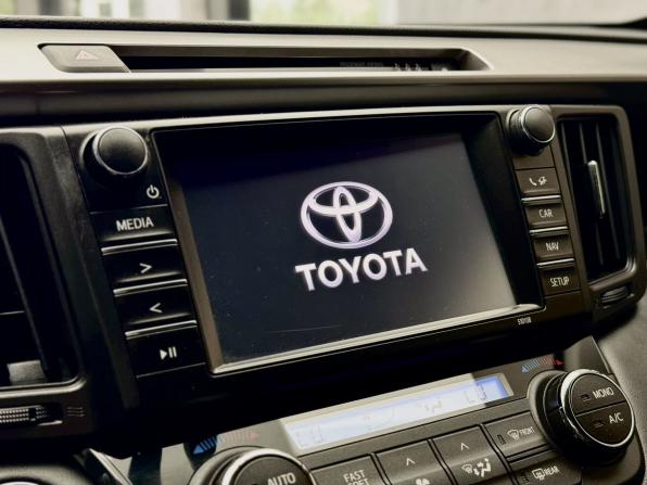 Toyota RAV4 IV (XA40) Рестайлинг с пробегом 2017 года, цена 2 125 000 рублей, 140863 км, внедорожник, Автокод Объявления