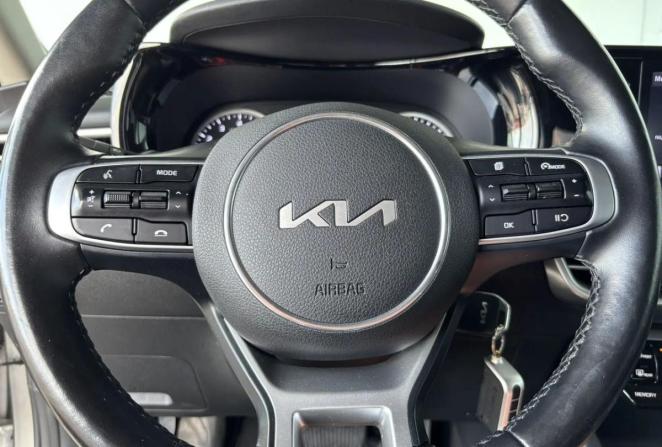Kia K5 III с пробегом 2023 года, цена 2 695 000 рублей, 41571 км, седан, Автокод Объявления