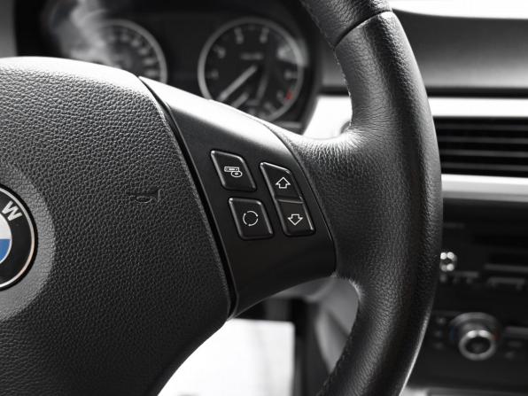 BMW 3 серии V (E90/E91/E92/E93) Рестайлинг с пробегом 2009 года, цена 1 050 000 рублей, 220123 км, седан, Автокод Объявления