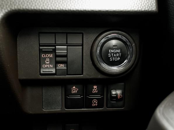 Toyota Roomy I Рестайлинг с пробегом 2021 года, цена 1 060 000 рублей, 105428 км, минивэн, Автокод Объявления