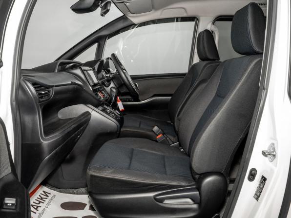 Toyota Noah III (R80) Рестайлинг с пробегом 2020 года, цена 2 170 300 рублей, 150748 км, минивэн, Автокод Объявления