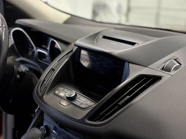Ford Kuga II Рестайлинг с пробегом 2017 года, цена 1 845 000 рублей, 141130 км, внедорожник, Автокод Объявления