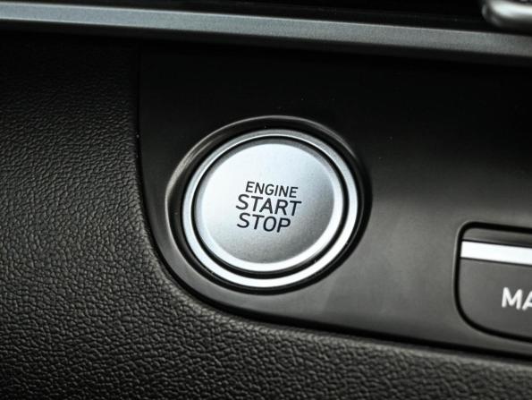 Hyundai Elantra VII (CN7) Рестайлинг с пробегом 2023 года, цена 2 099 000 рублей, 56987 км, седан, Автокод Объявления