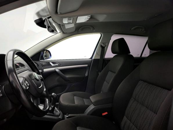 Skoda Octavia II (A5) Рестайлинг с пробегом 2012 года, цена 719 000 рублей, 249205 км, лифтбек, Автокод Объявления