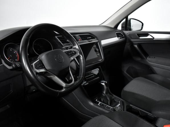 Volkswagen Tiguan II Рестайлинг с пробегом 2021 года, цена 2 235 000 рублей, 184951 км, внедорожник, Автокод Объявления