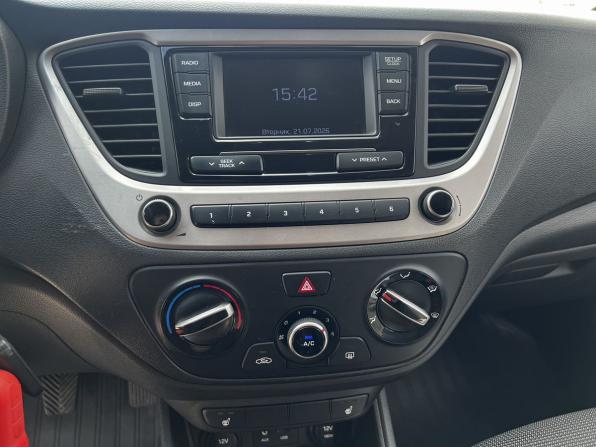 Hyundai Solaris II с пробегом 2018 года, цена 1 240 000 рублей, 116763 км, седан, Автокод Объявления