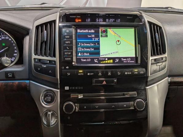 Toyota Land Cruiser 200 Series Рестайлинг 1 с пробегом 2012 года, цена 2 995 000 рублей, 220186 км, внедорожник, Автокод Объявления
