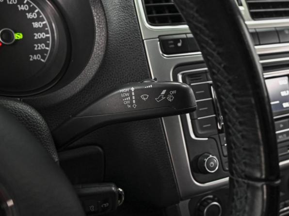 Volkswagen Polo V Рестайлинг с пробегом 2017 года, цена 1 348 000 рублей, 99909 км, седан, Автокод Объявления