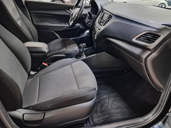 Hyundai Solaris II с пробегом 2017 года, цена 825 000 рублей, 239885 км, седан, Автокод Объявления