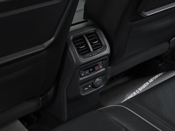Volkswagen Tiguan II с пробегом 2018 года, цена 1 999 000 рублей, 105000 км, внедорожник, Автокод Объявления