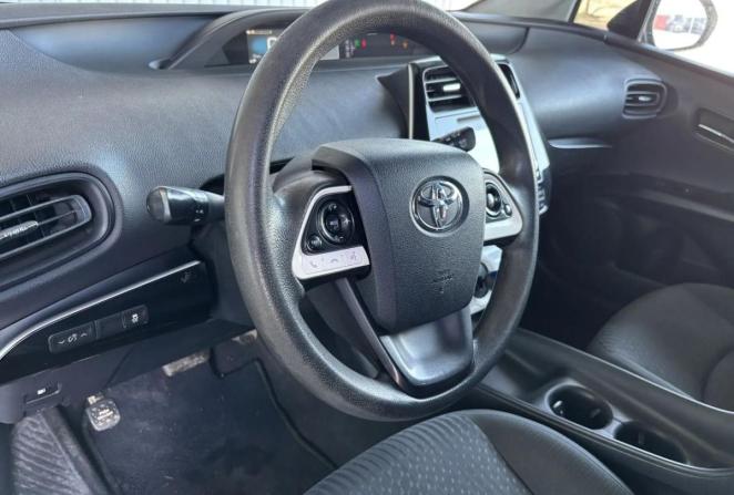 Toyota Prius III Рестайлинг (XW30) с пробегом 2016 года, цена 1 630 000 рублей, 133023 км, лифтбек, Автокод Объявления