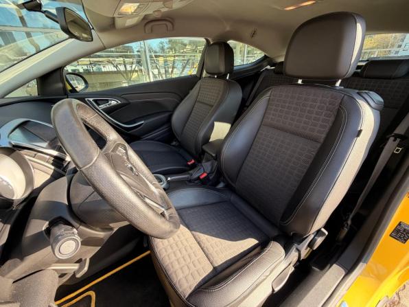 Opel Astra J Рестайлинг с пробегом 2012 года, цена 797 000 рублей, 102451 км, хэтчбек, Автокод Объявления