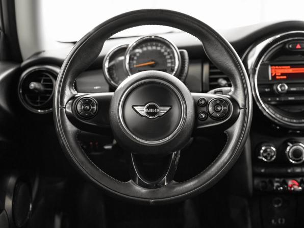 Mini Hatch III (F55/F56) с пробегом 2017 года, цена 1 540 000 рублей, 148677 км, хэтчбек, Автокод Объявления