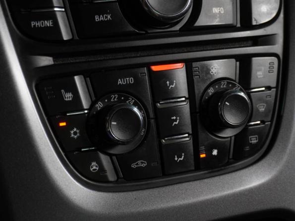 Opel Astra J Рестайлинг с пробегом 2013 года, цена 699 000 рублей, 274589 км, седан, Автокод Объявления