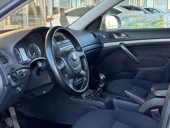 Skoda Octavia II (A5) Рестайлинг с пробегом 2011 года, цена 530 000 рублей, 270000 км, лифтбек, Автокод Объявления