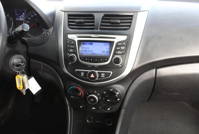 Hyundai Solaris I с пробегом 2014 года, цена 640 000 рублей, 211007 км, седан, Автокод Объявления