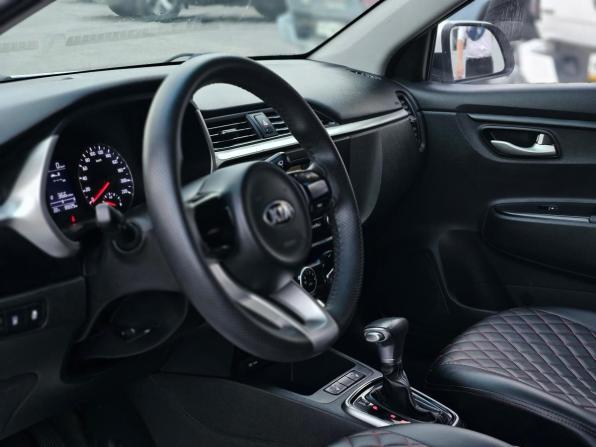 Kia Rio IV Рестайлинг с пробегом 2021 года, цена 1 369 000 рублей, 90000 км, седан, Автокод Объявления