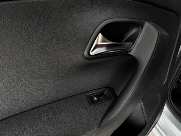 Volkswagen Polo V Рестайлинг с пробегом 2015 года, цена 990 000 рублей, 147000 км, седан, Автокод Объявления